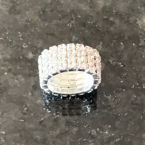 💎3/$35💎-Rhinestone Trio (2 Rings & 1 Bracelet) - Daily Wear or Events -$15 set - Picture 4 of 6